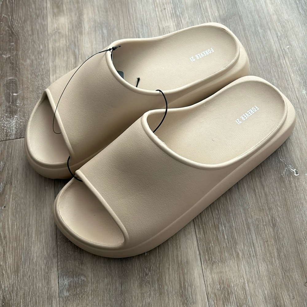 WoMen Slides - Picture 2 of 3